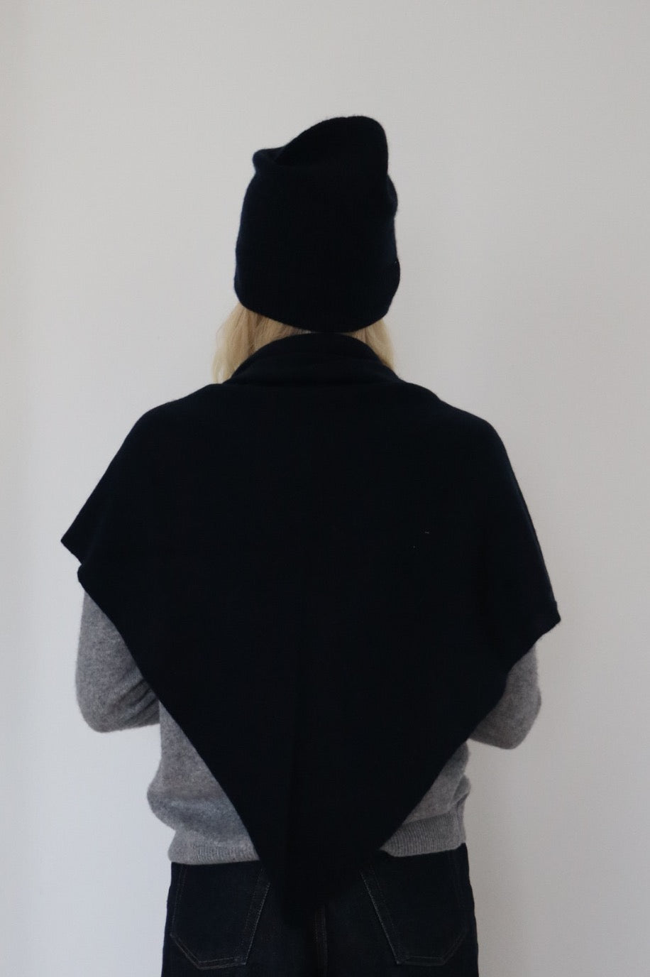 Beta Studios Hue Solid Cashmere Accessories Cashmere Black