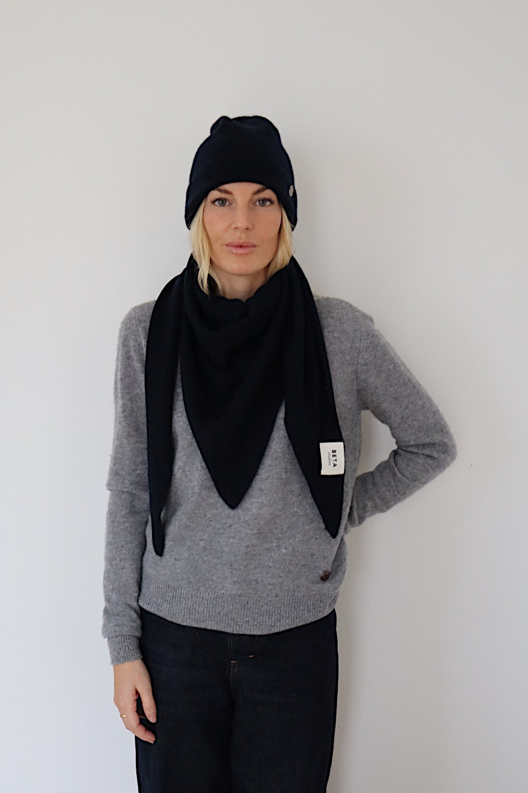 Beta Studios Hue Solid Cashmere Accessories Cashmere Black