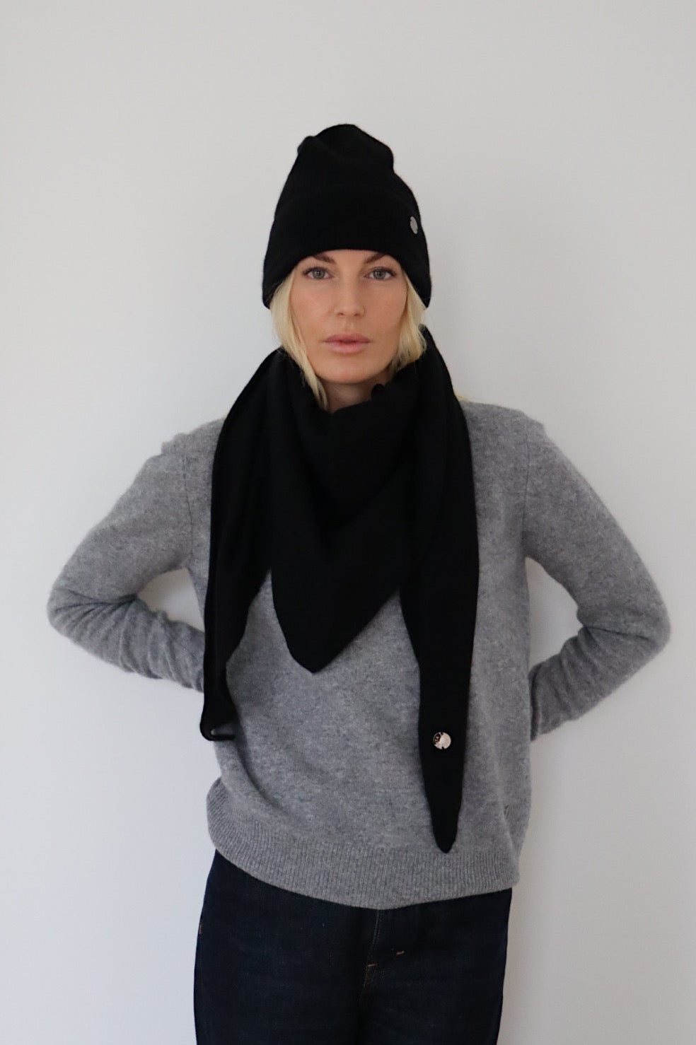 Beta Studios Hue Solid Cashmere Accessories Cashmere Black