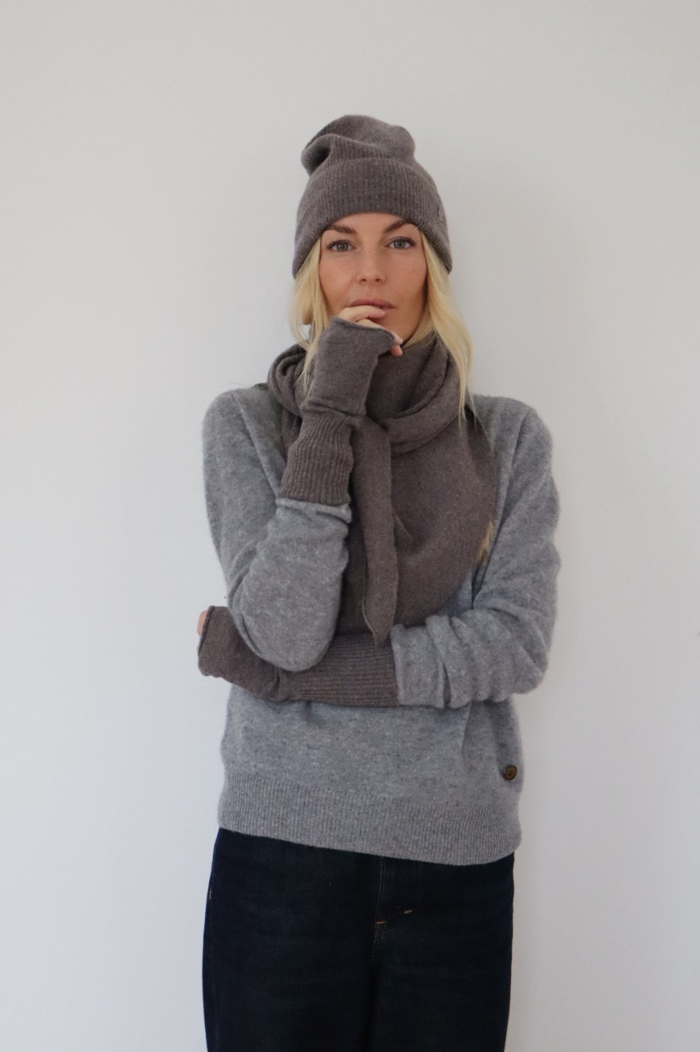 Beta Studios Hue Solid Cashmere Accessories Cashmere Mole