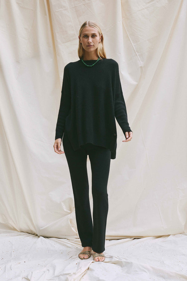Beta Studios Berta Oversize O-neck top Cashmere Tops Black