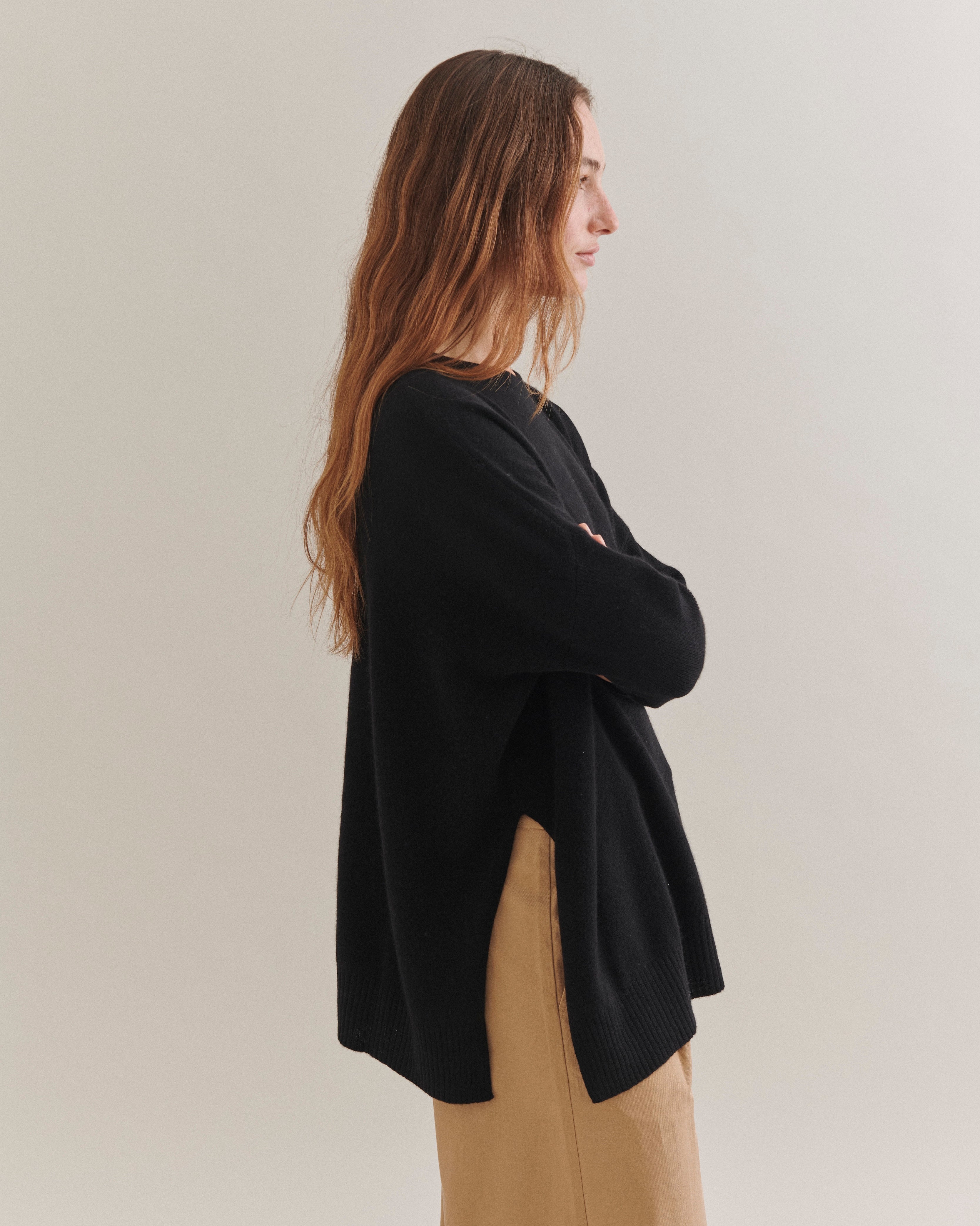 Beta Studios Berta Oversize O-neck top Cashmere Tops Black
