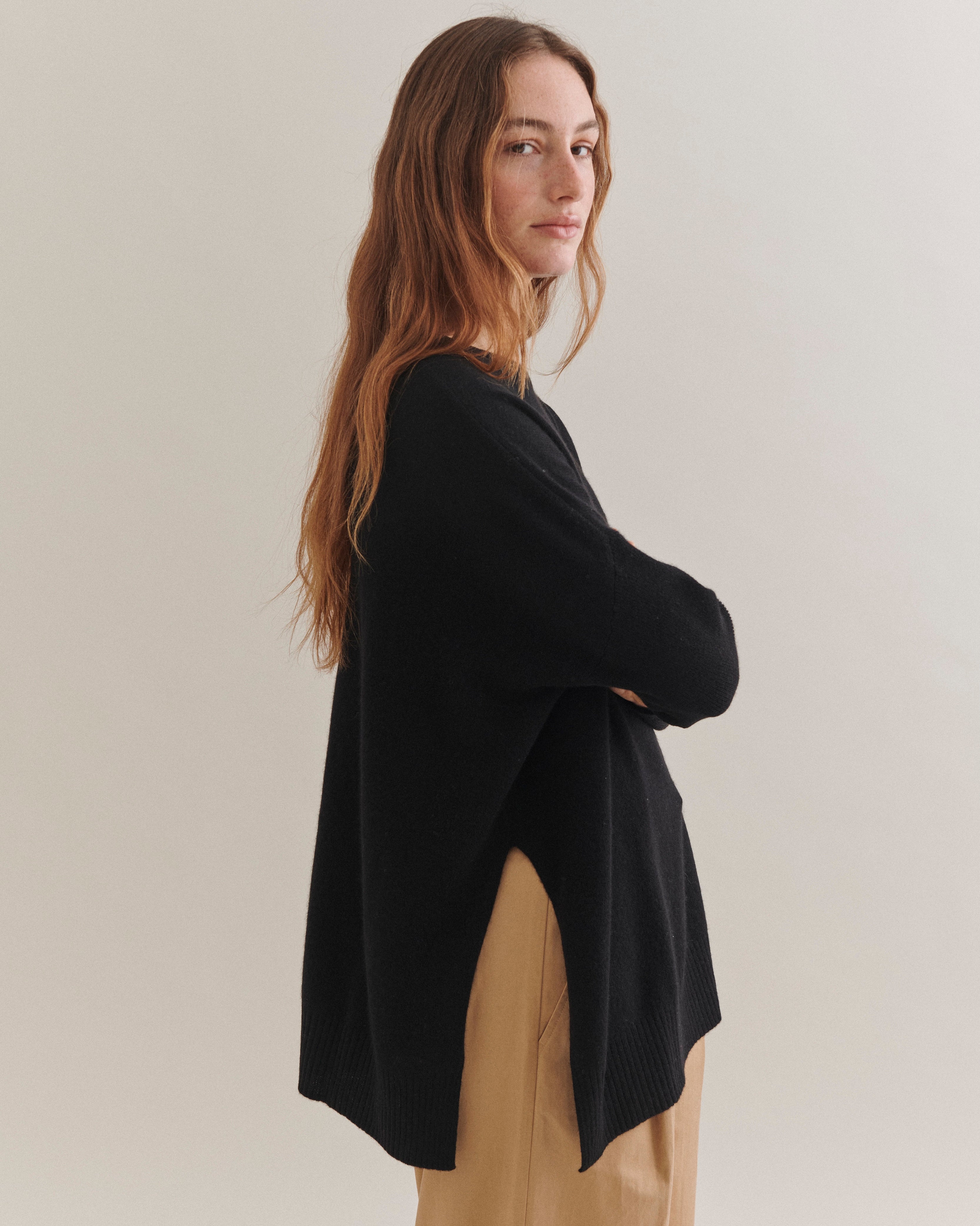 Beta Studios Berta Oversize O-neck top Cashmere Tops Black