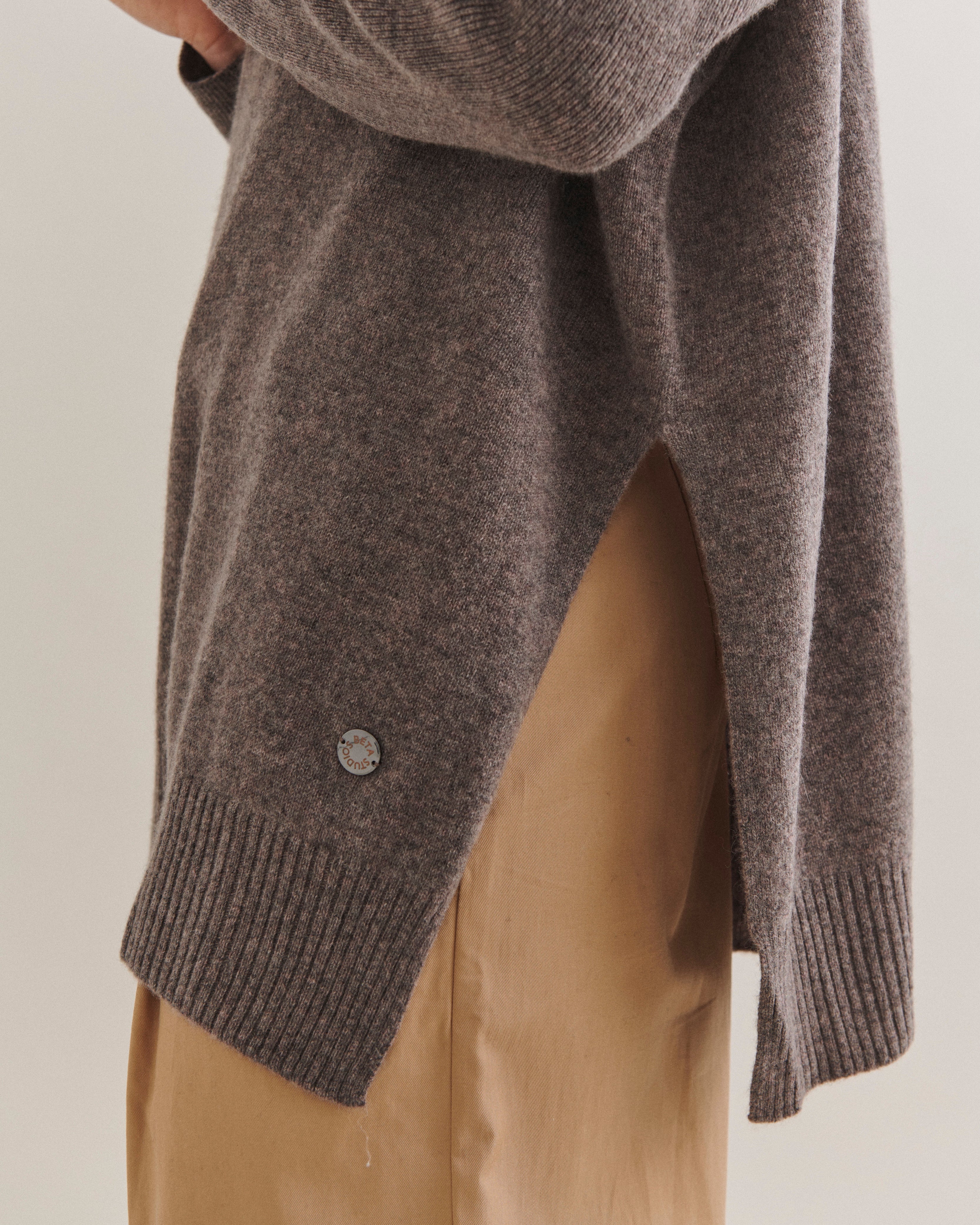 Beta Studios Berta Oversize O-neck top Cashmere Tops Mole