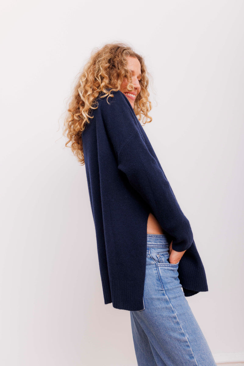 Beta Studios Berta Oversize O-neck top Cashmere Tops Navy