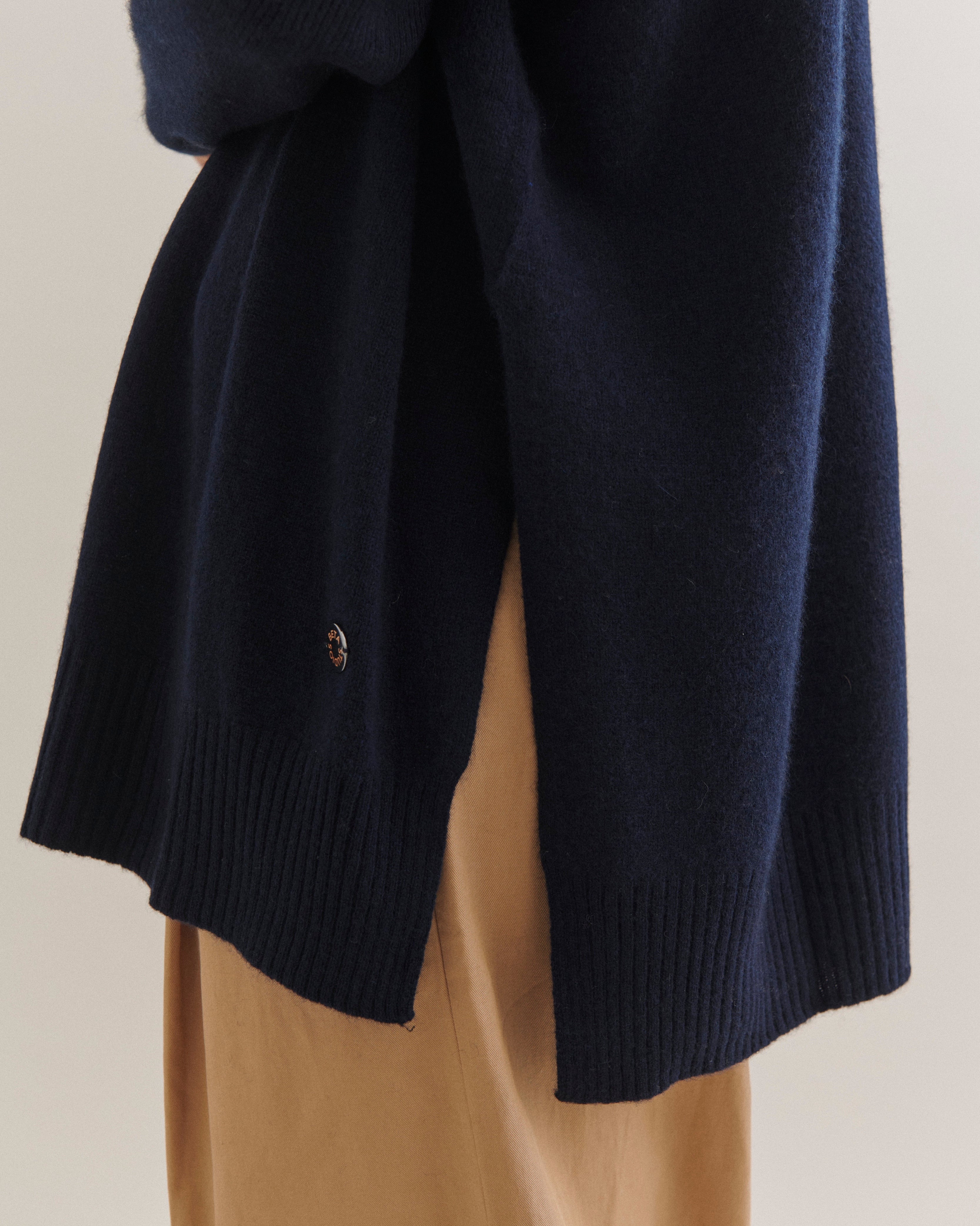 Beta Studios Berta Oversize O-neck top Cashmere Tops Navy