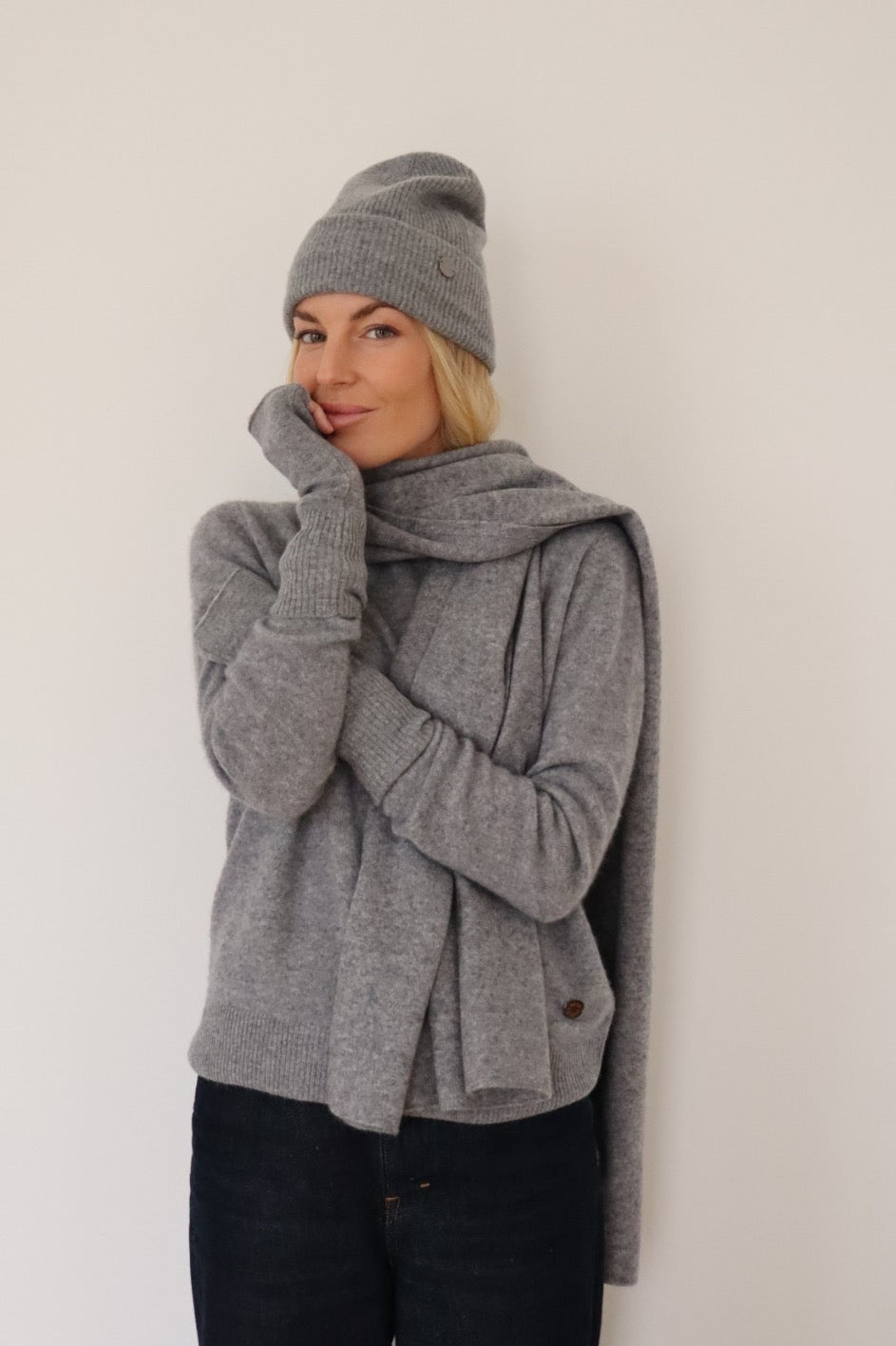 Beta Studios Hue Solid Cashmere Accessories Cashmere Grey Melange