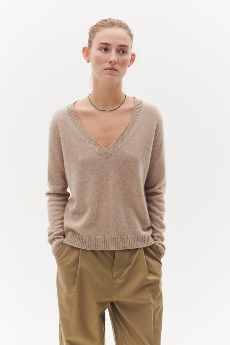 Beta Studios Macy V-Neck Cashmere Tops Sand Melange
