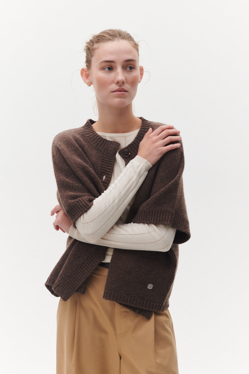 Beta Studios Malle Vest Knit Walnut