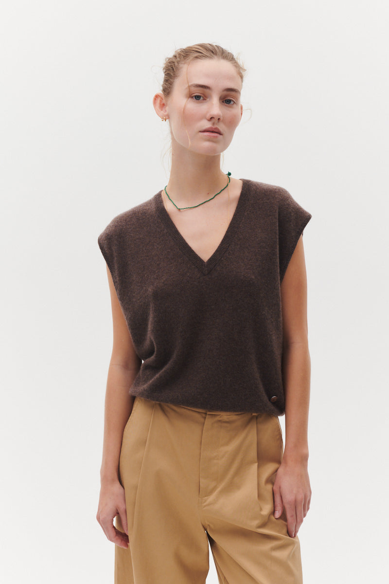 Beta Studios Martha Vest Cashmere Tops Walnut